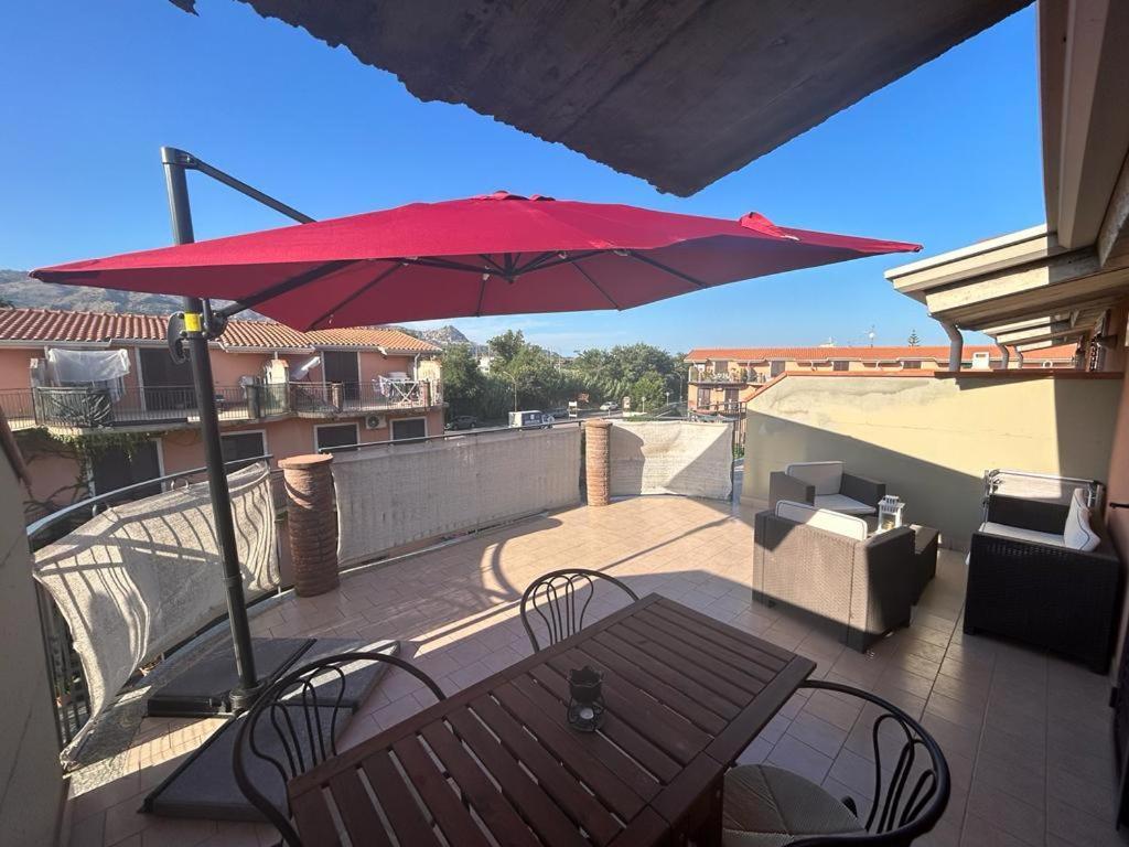 Nina Apartament Giardini Naxos Con Posto Auto מראה חיצוני תמונה