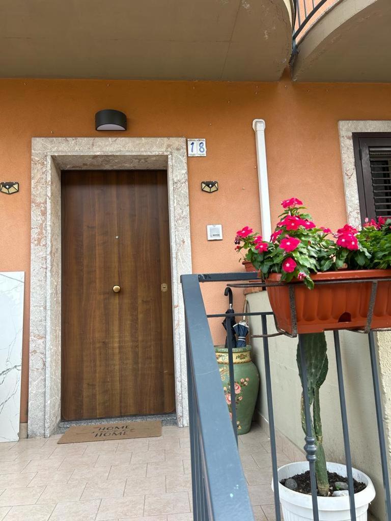 Nina Apartament Giardini Naxos Con Posto Auto מראה חיצוני תמונה